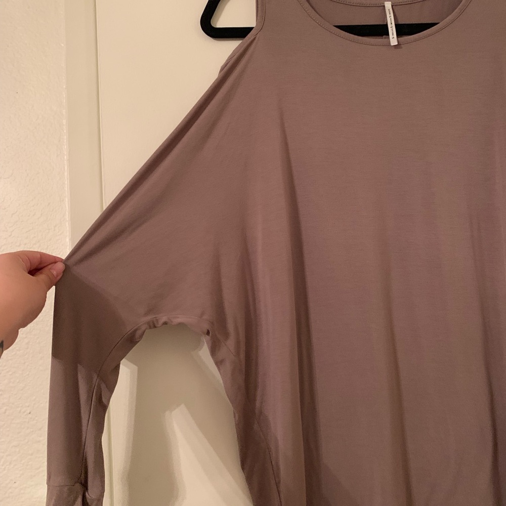 Batwing Cold Shoulder Blouse - Picture 3 of 4